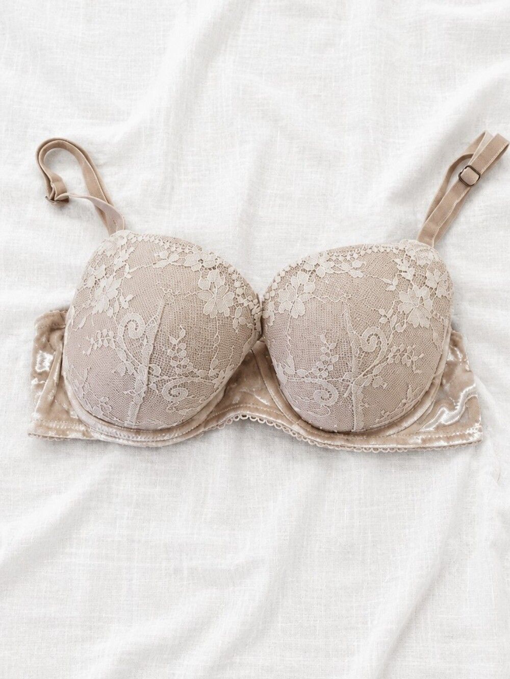 Victoria's Secret Dream Angels Lined Demi Lace Velvet Bra Nude Size 32D